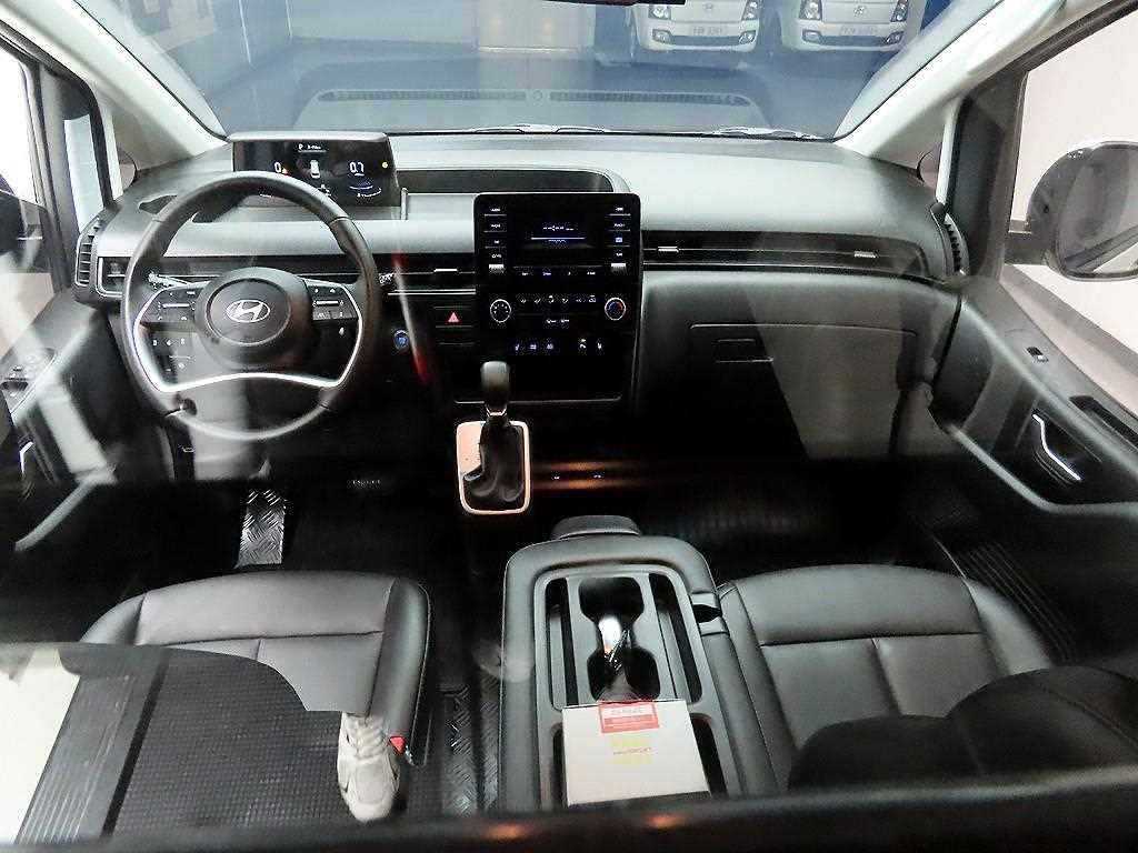 HYUNDAI Staria - Vista 8