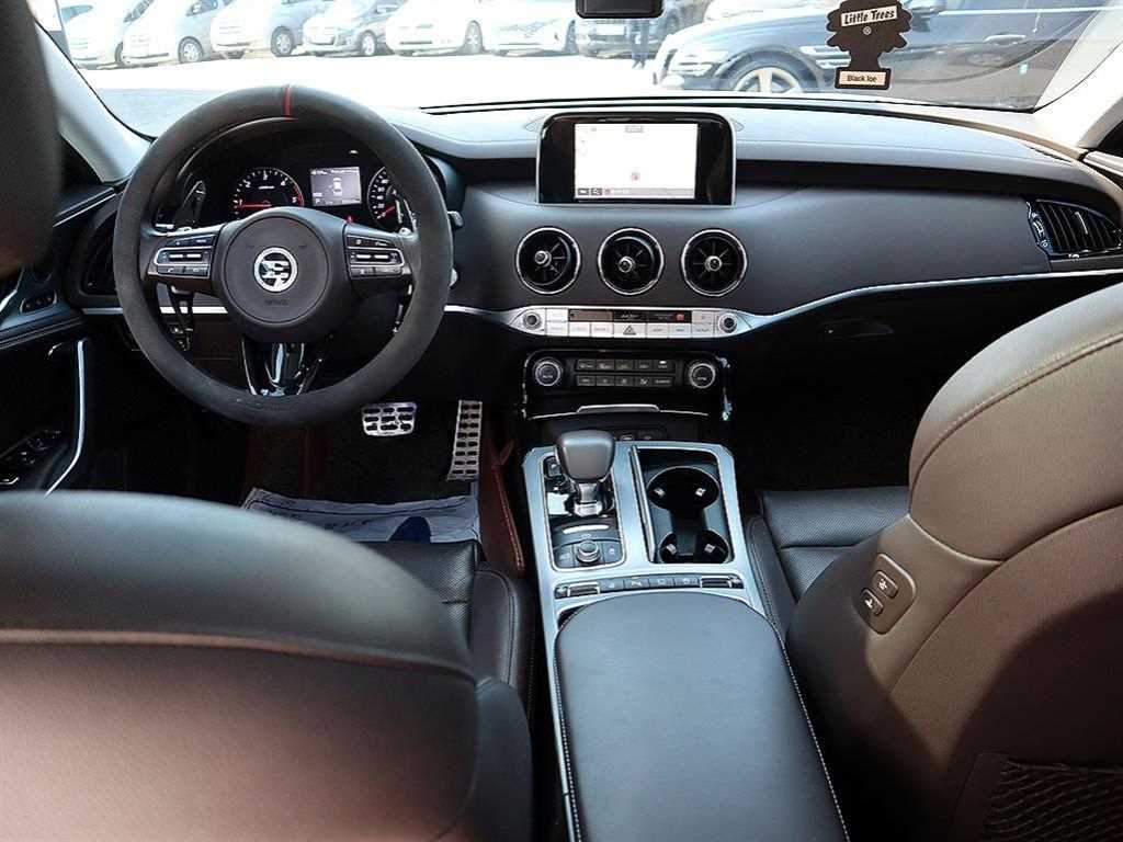 KIA Stinger - Vista 5