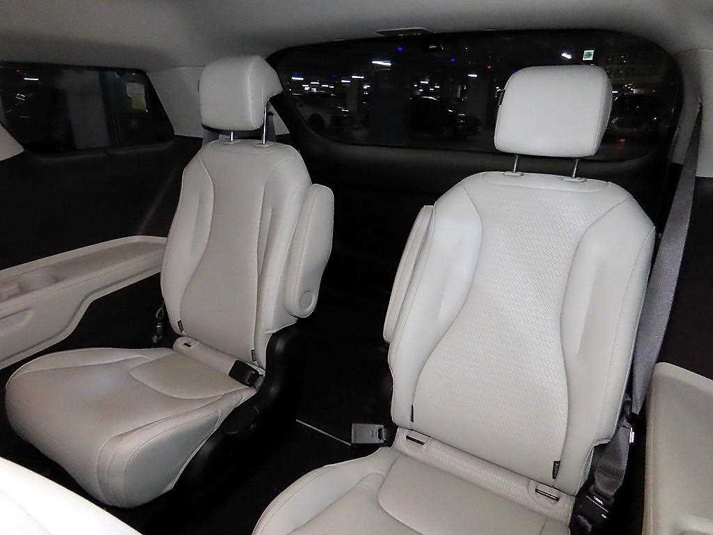 KIA Carnival - Vista 8