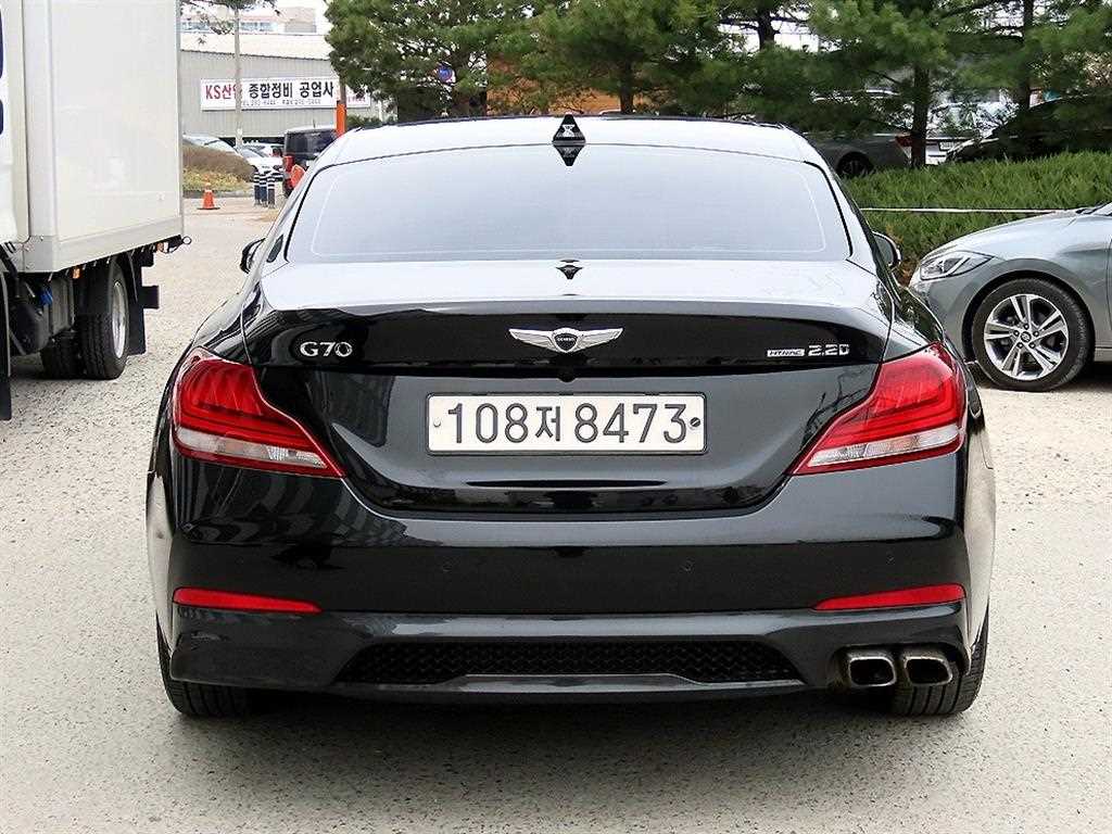 Genesis G70 - Vista 4