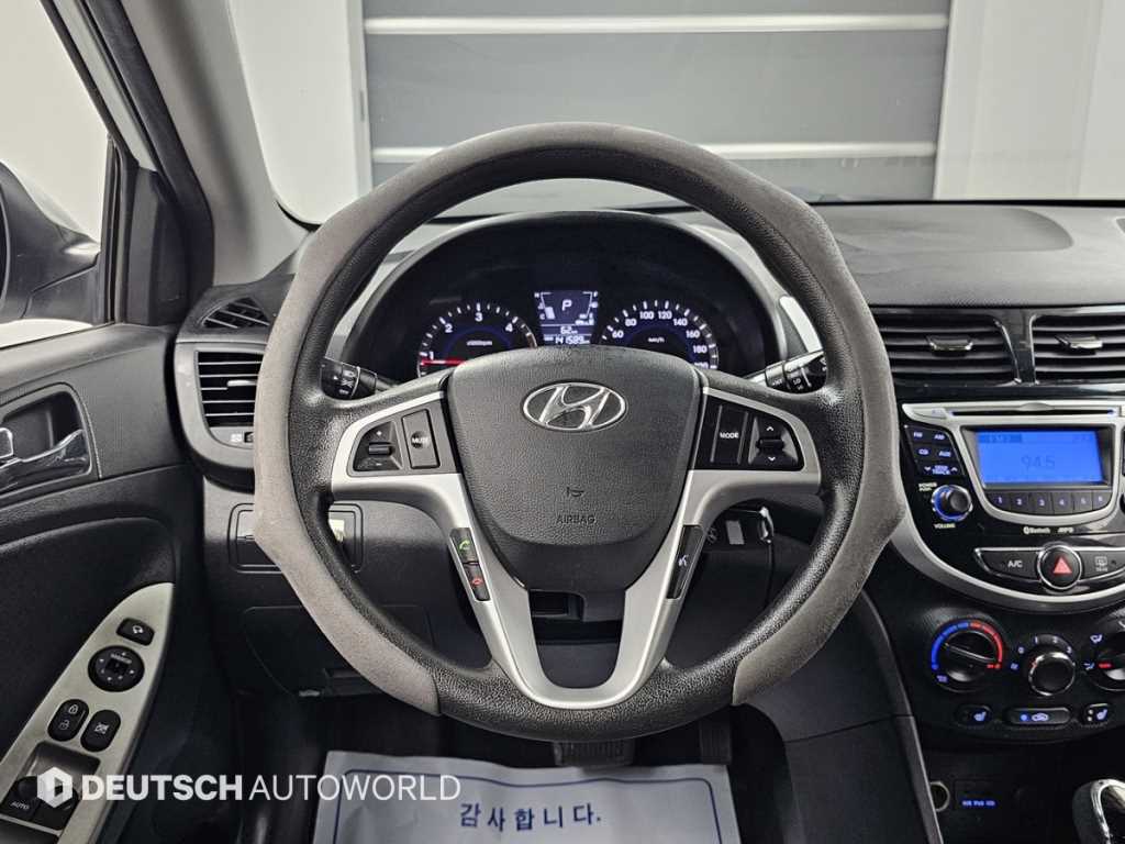 HYUNDAI Accent 2012 Blanco - Importación desde Corea - HF Imports Iquique - Foto 13