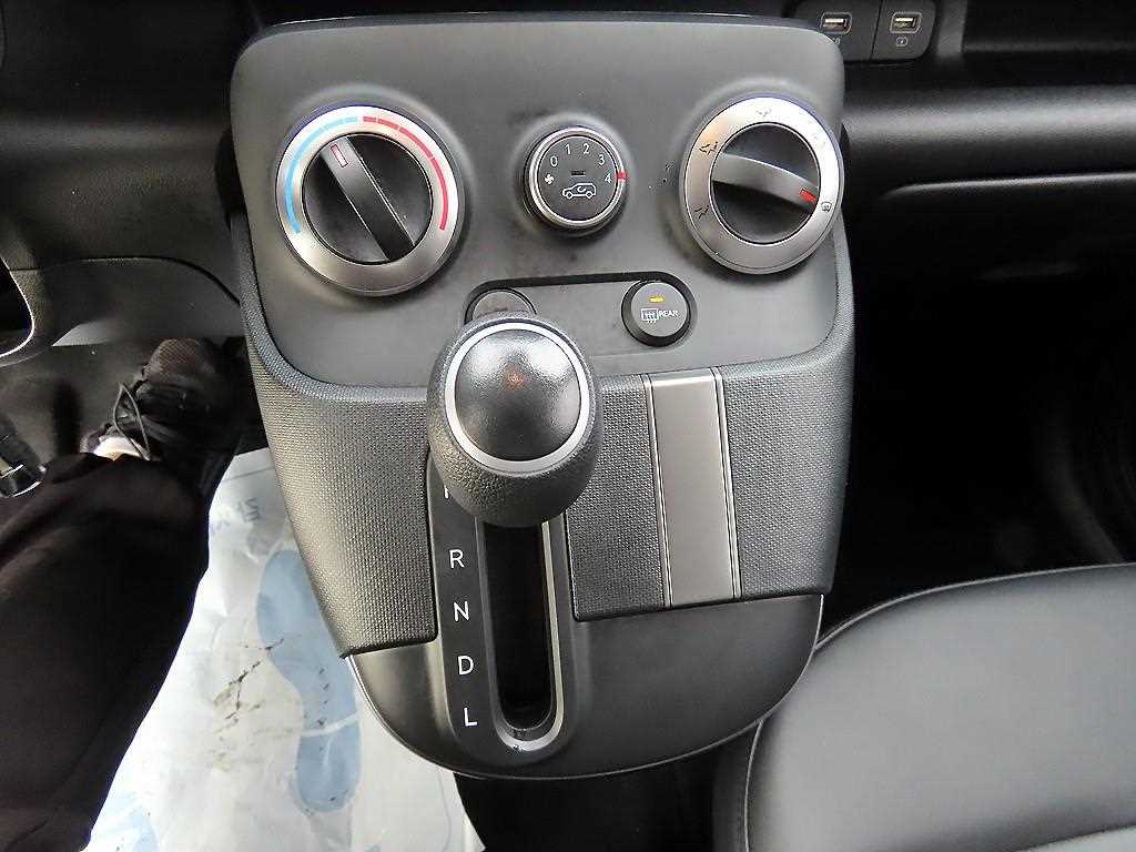 HYUNDAI Casper - Vista 10