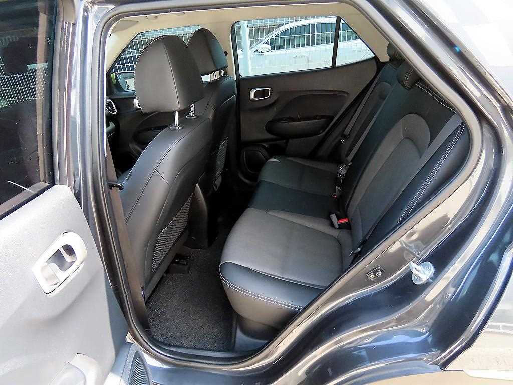 HYUNDAI Venue - Vista 6