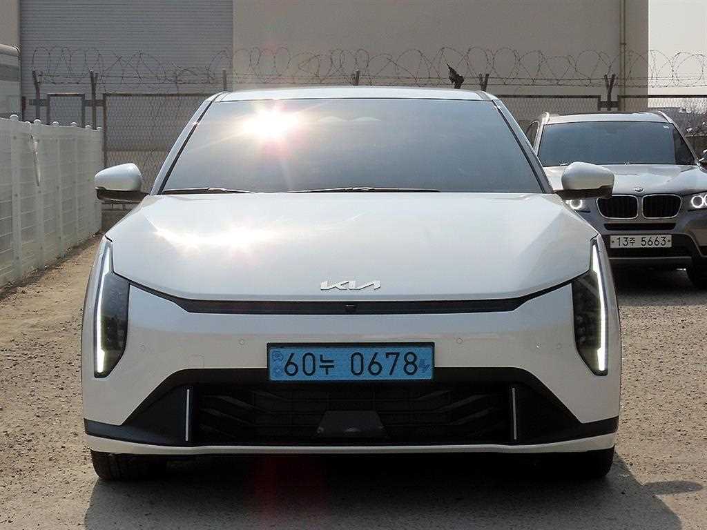KIA EV4 2026 Blanco - Importación desde Corea - HF Imports Iquique - Foto 1