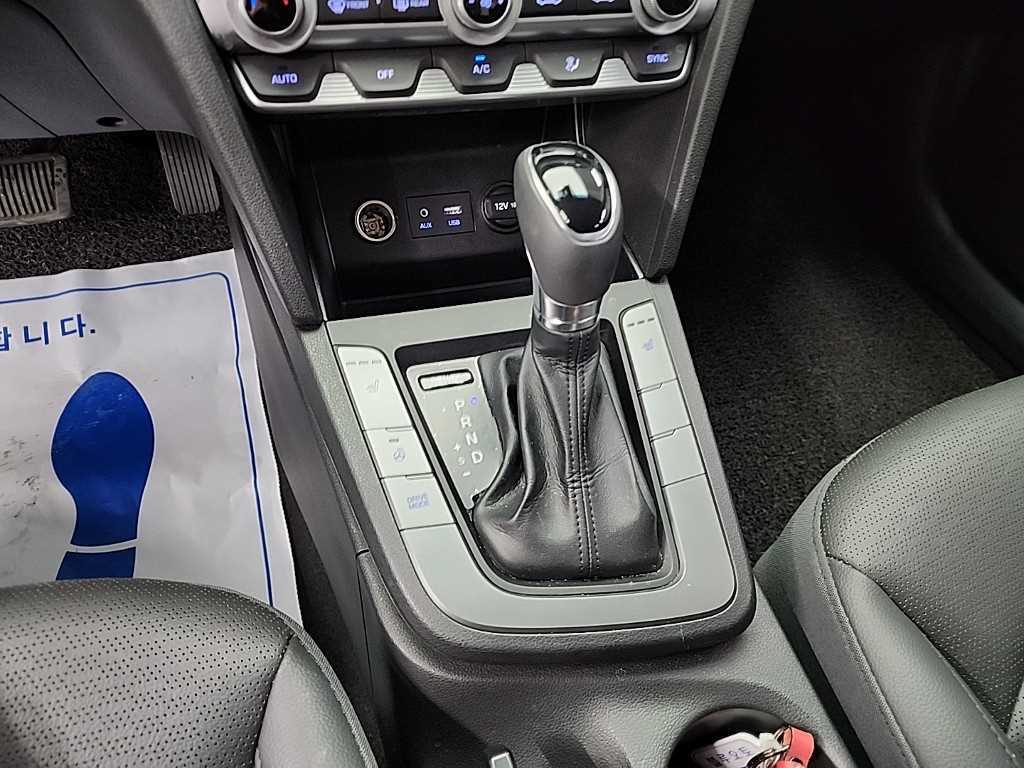 HYUNDAI Avante - Vista 8