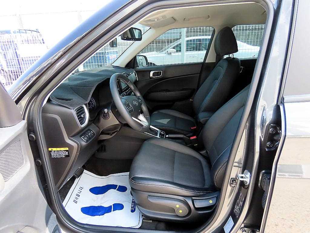 HYUNDAI Venue - Vista 5