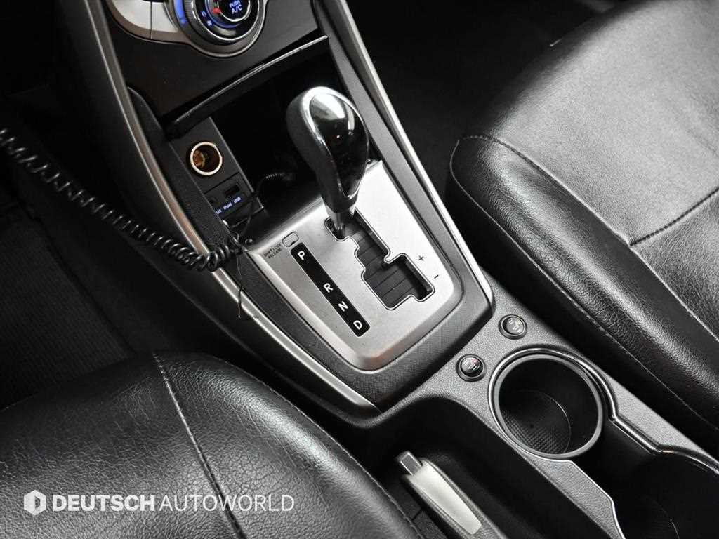 HYUNDAI Avante - Vista 9