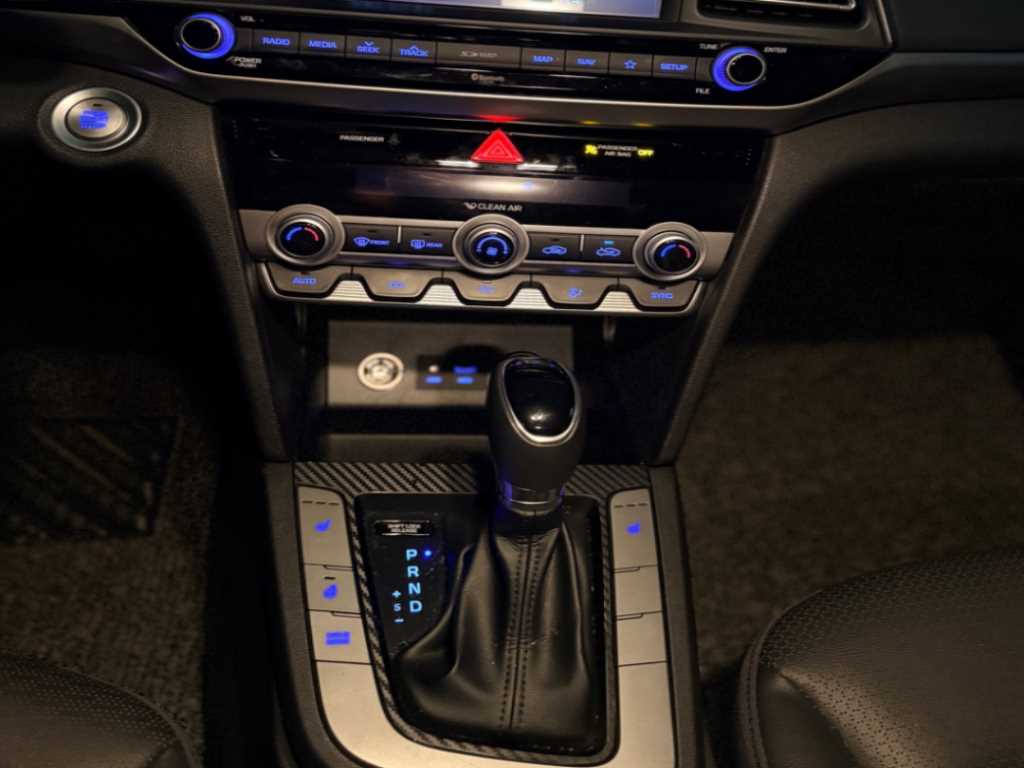 HYUNDAI Avante - Vista 5