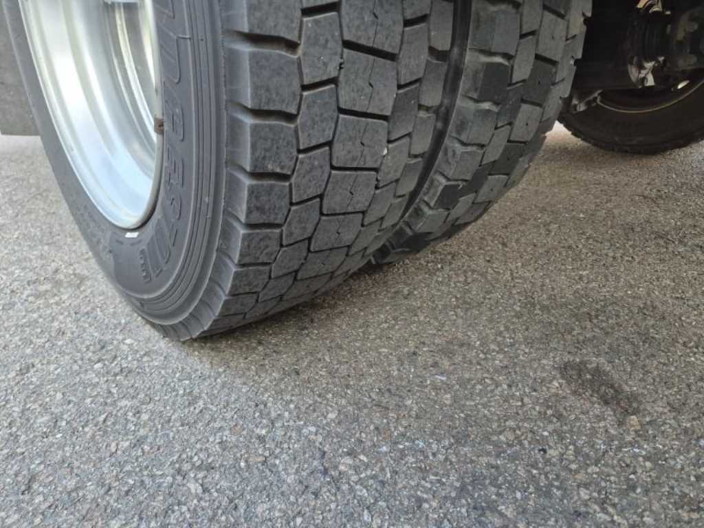 medium and large cargo truck - Vista 12