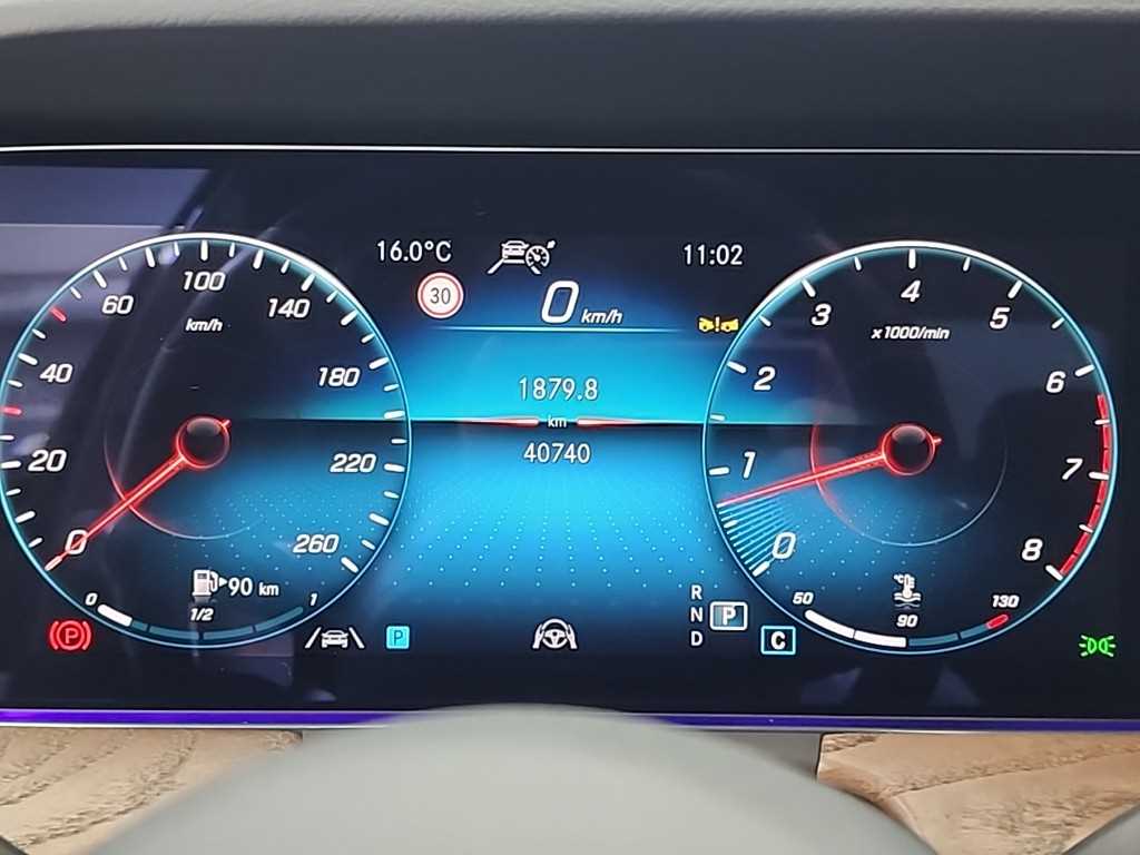 Mercedes Benz E class - Vista 6