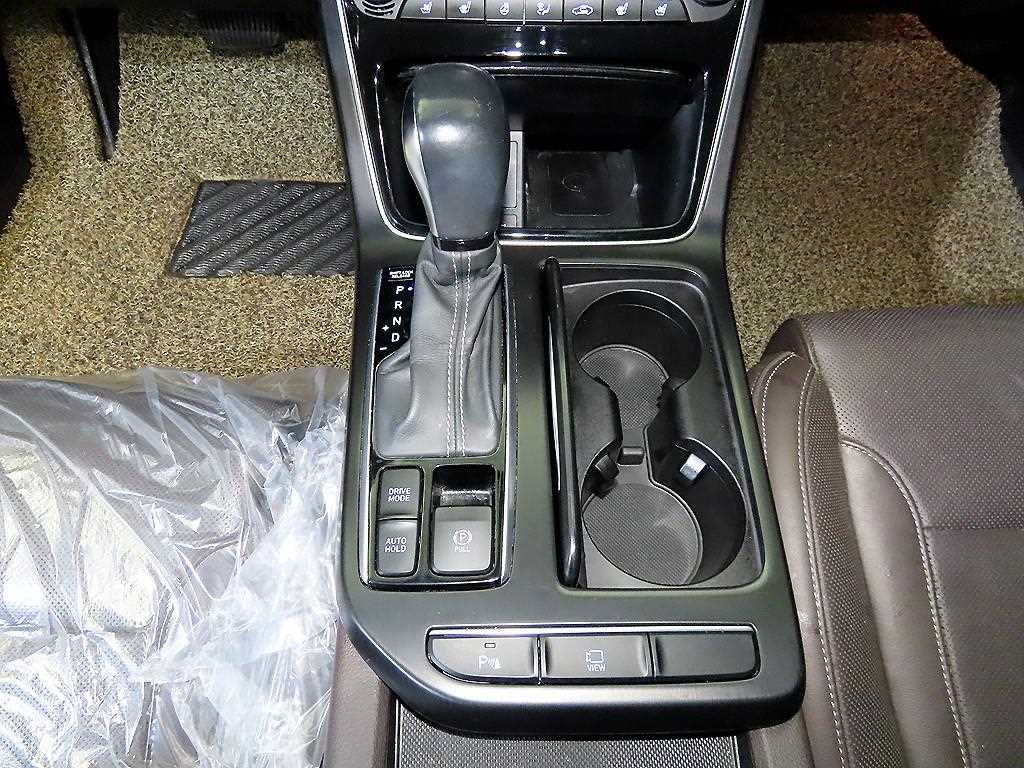 HYUNDAI Grandeur - Vista 12