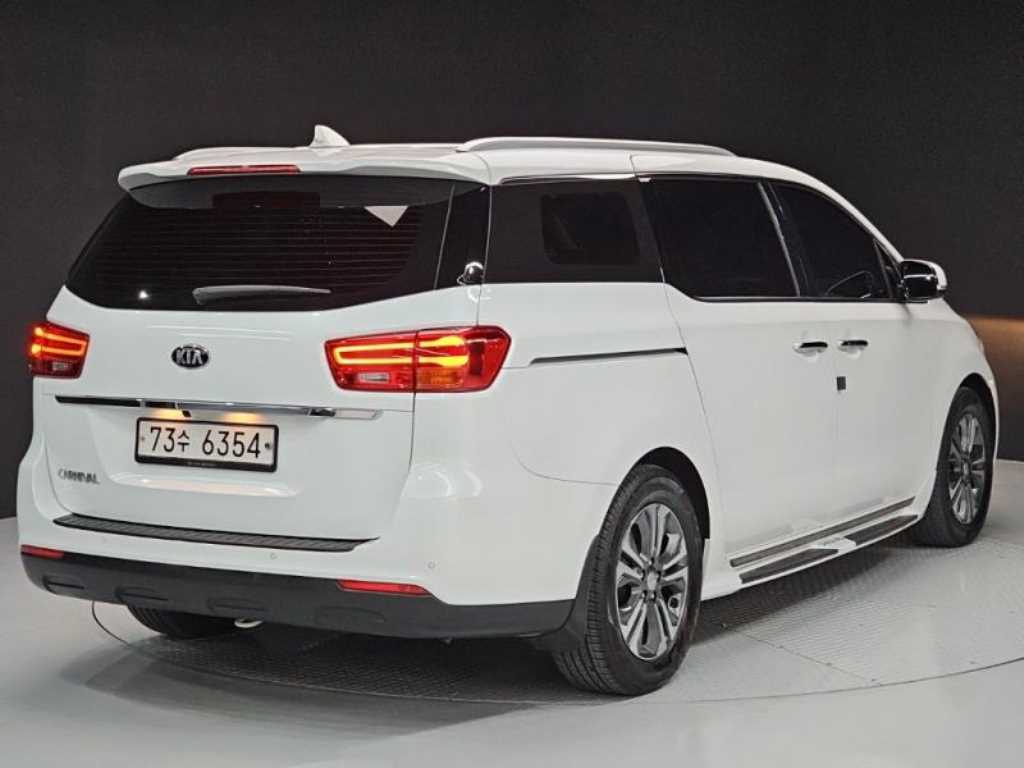 KIA Carnival - Vista 4