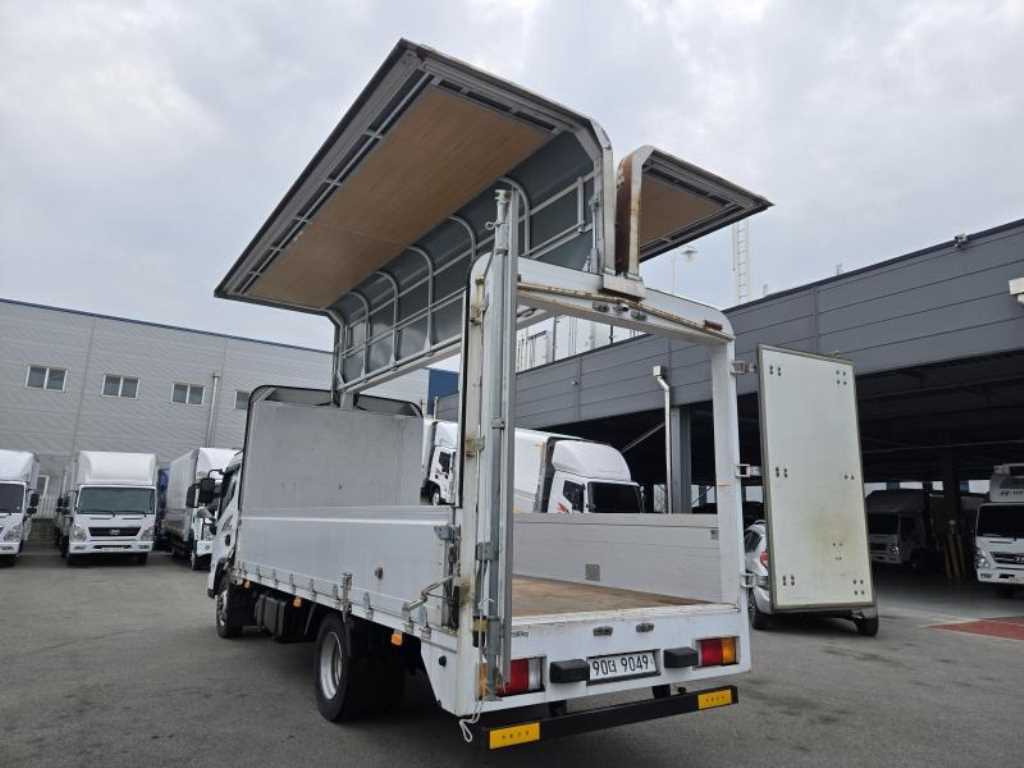 medium and large cargo truck - Vista 9