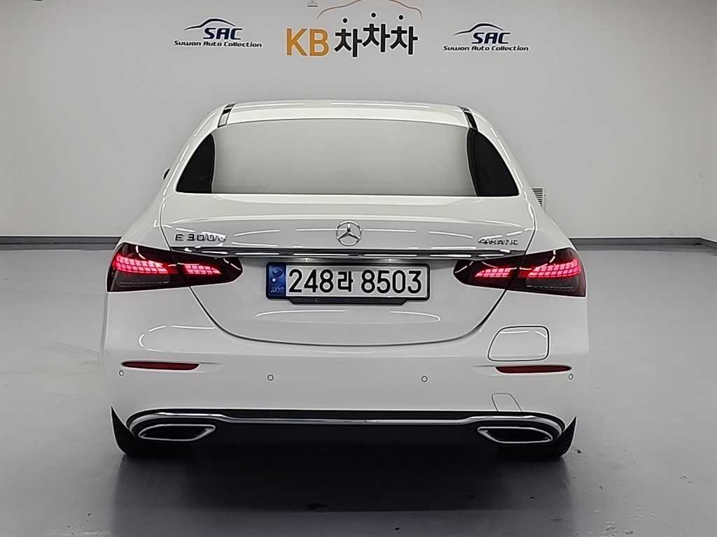 Mercedes Benz E class - Vista 3