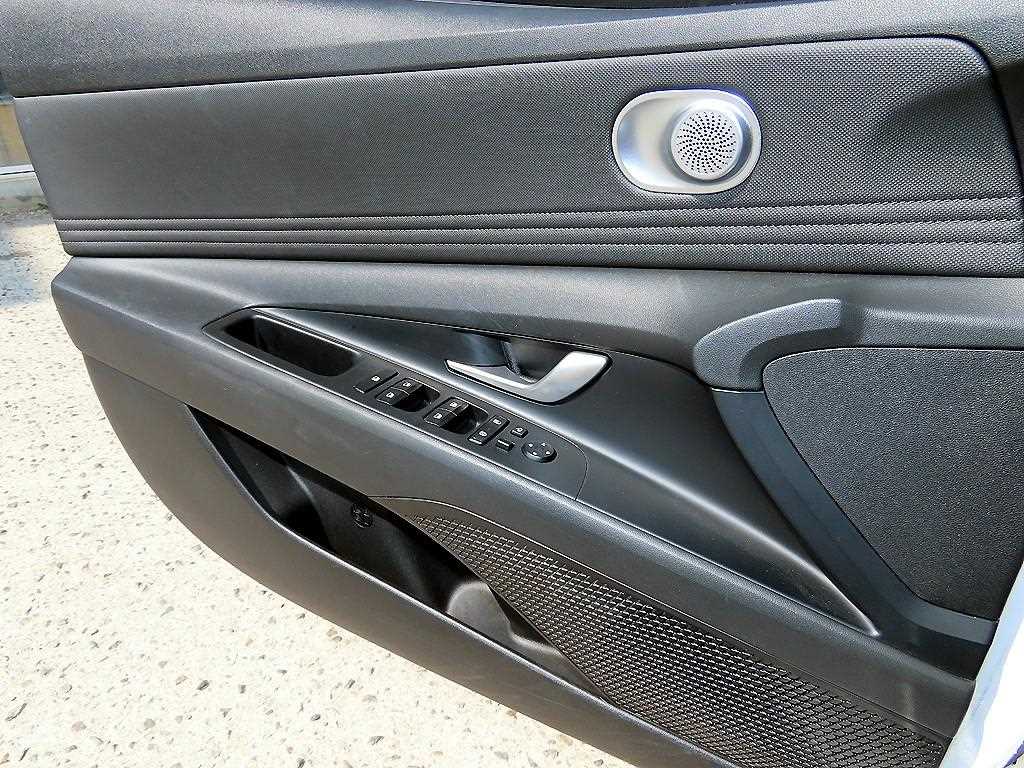 HYUNDAI Avante - Vista 11