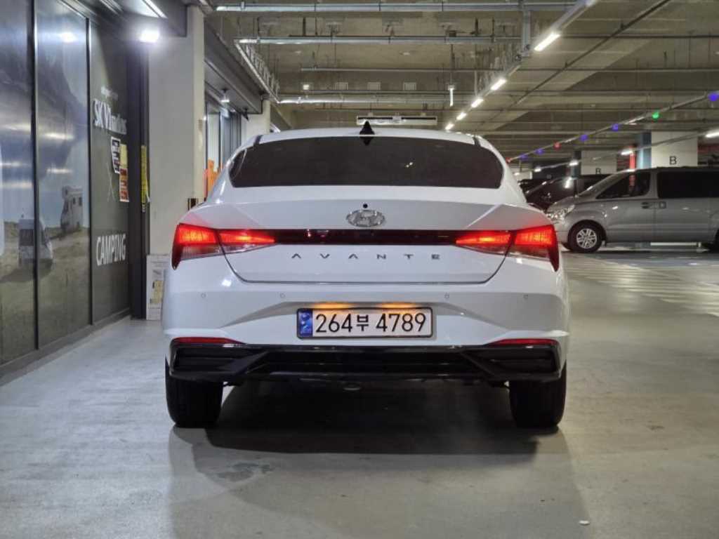 HYUNDAI Avante - Vista 5