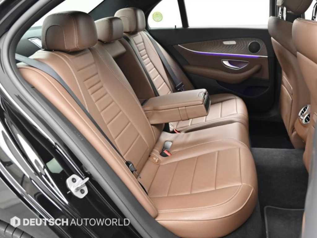 Mercedes Benz E class - Vista 12