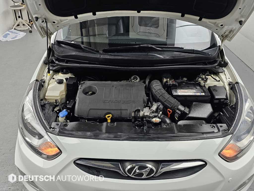 HYUNDAI Accent - Vista 6