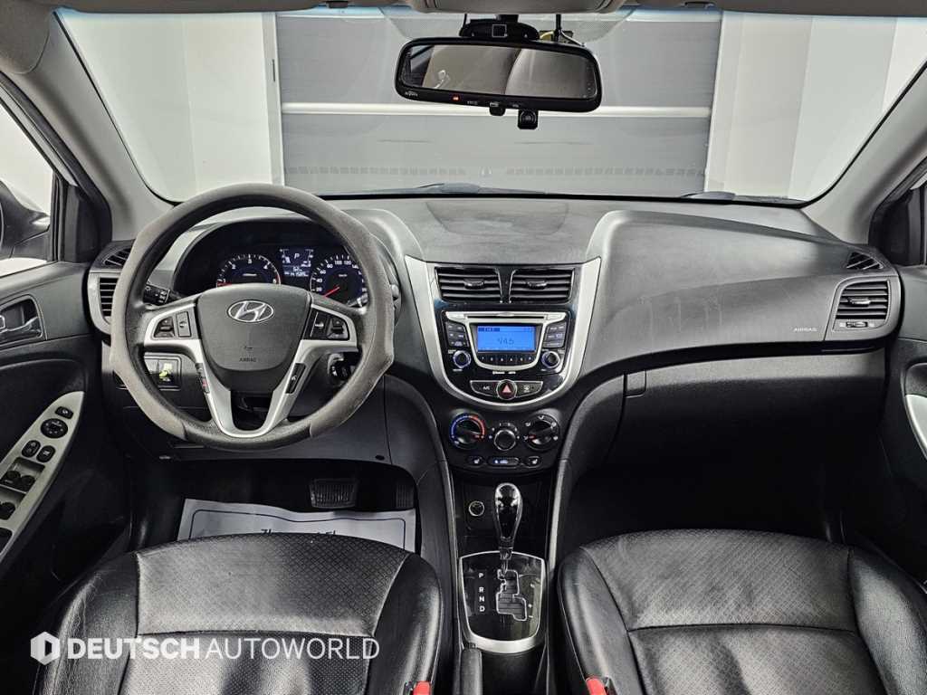 HYUNDAI Accent - Vista 7