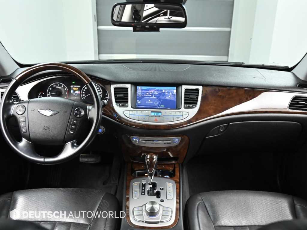 HYUNDAI Genesis - Vista 7