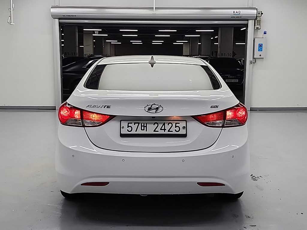 HYUNDAI Avante - Vista 3