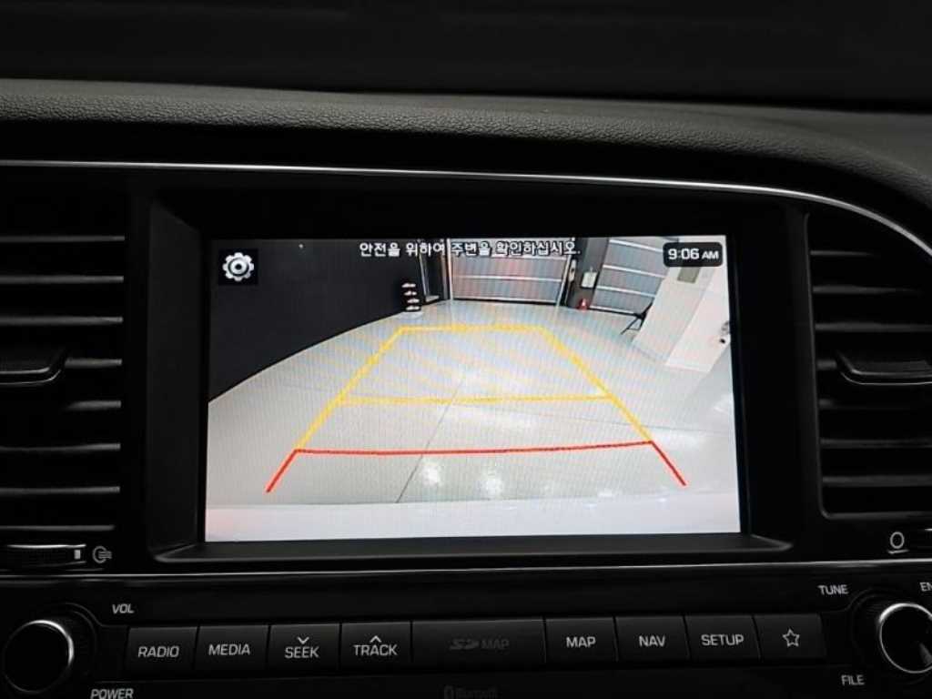 HYUNDAI Avante - Vista 9