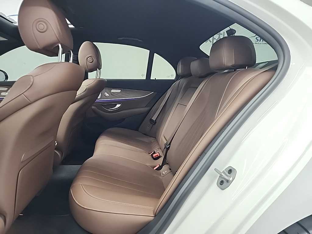 Mercedes Benz E class - Vista 12