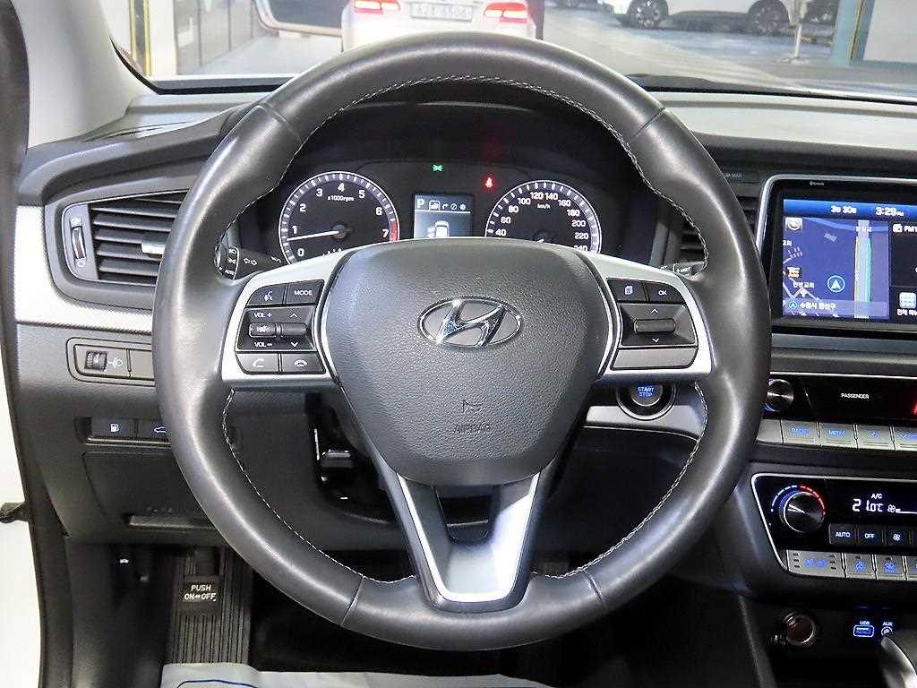 HYUNDAI Sonata - Vista 8