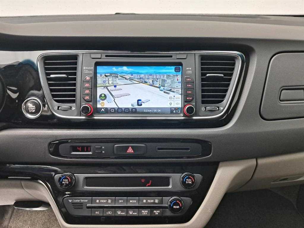 KIA Carnival - Vista 9