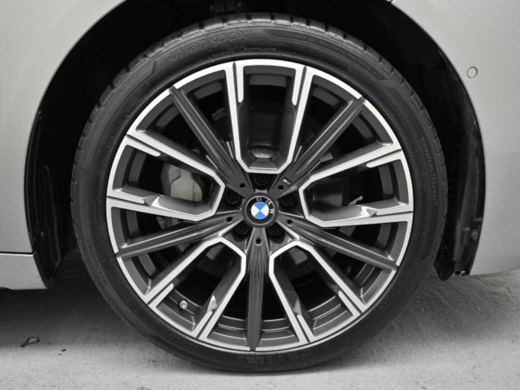 BMW 7 Series - Vista 5