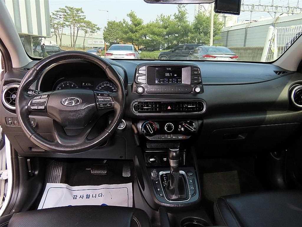 HYUNDAI Kona - Vista 7