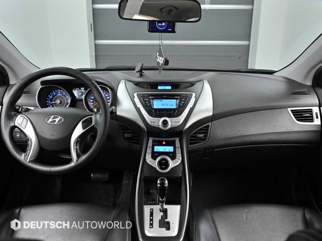 HYUNDAI Avante - Vista 7