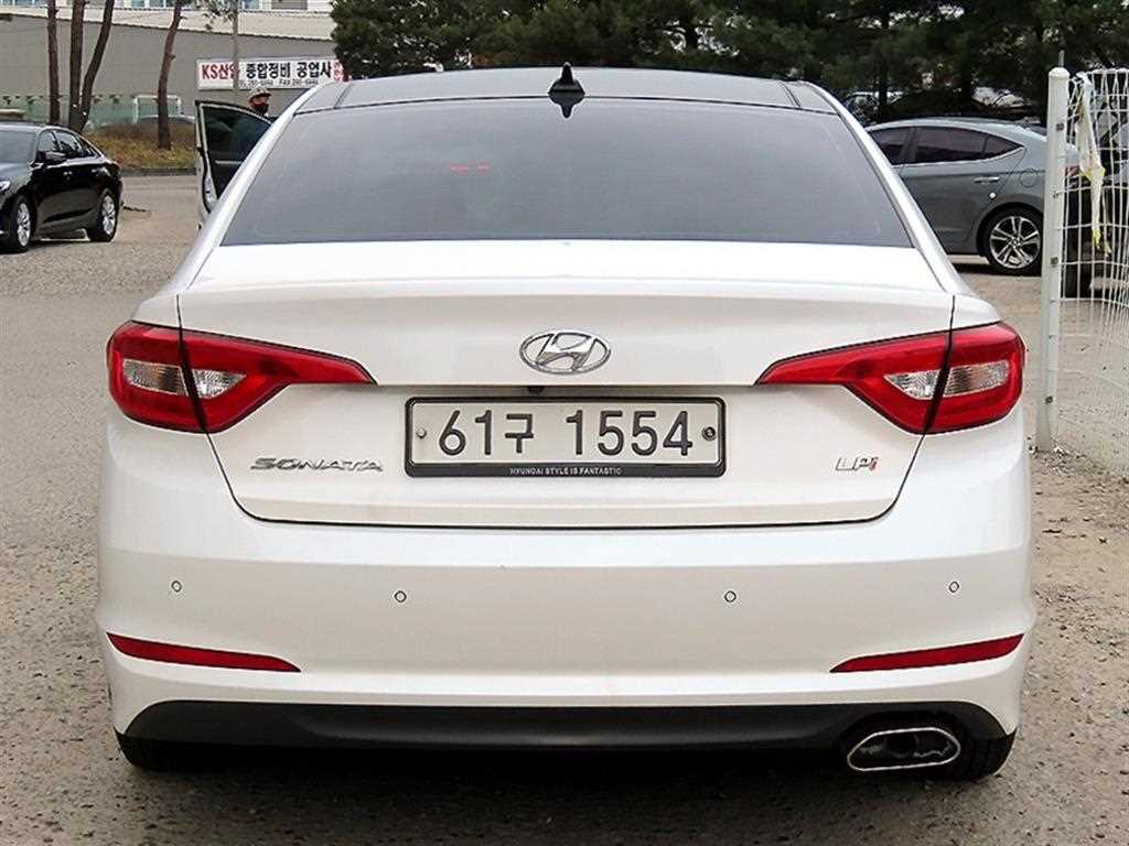 HYUNDAI Sonata - Vista 4