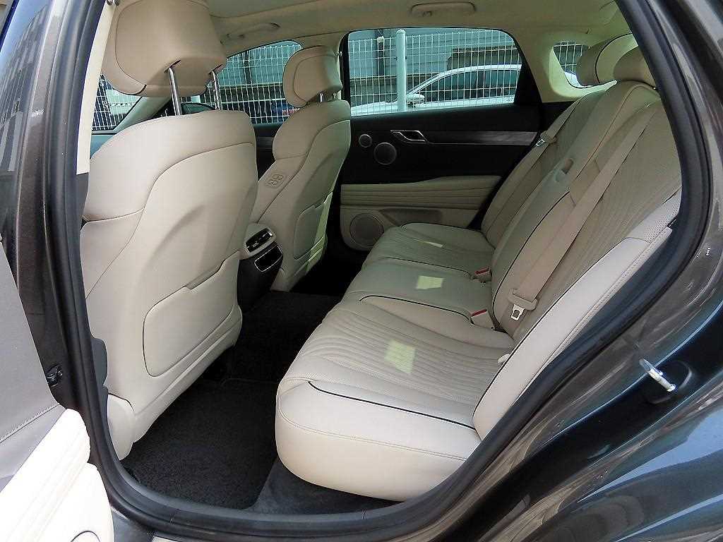 Genesis G80 - Vista 6