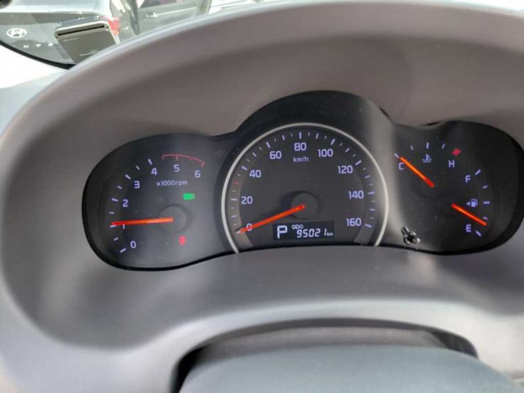 KIA Carnival - Vista 5