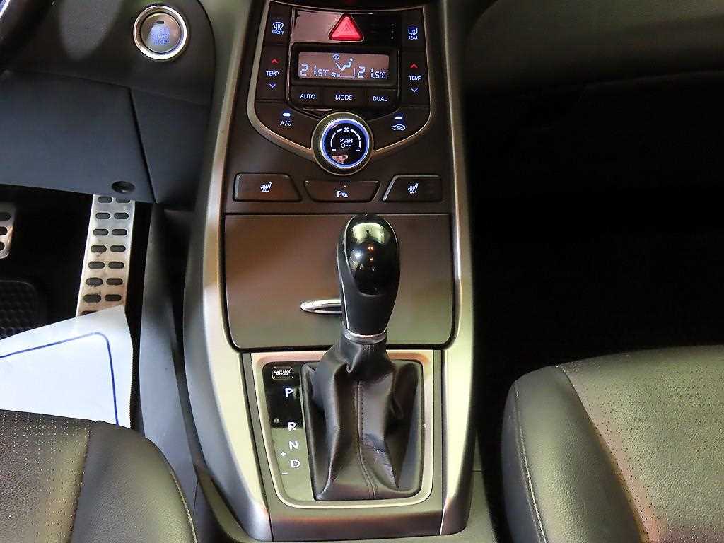 HYUNDAI Avante - Vista 12