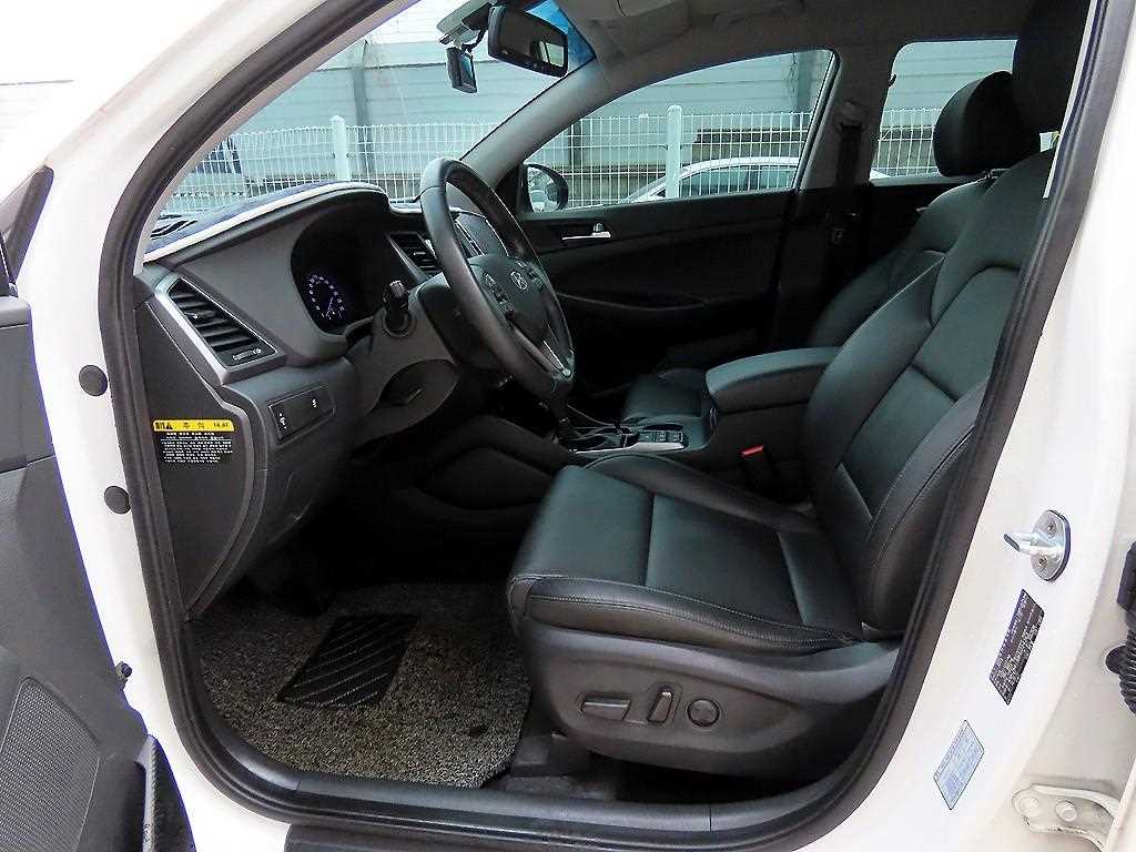 HYUNDAI Tucson - Vista 5