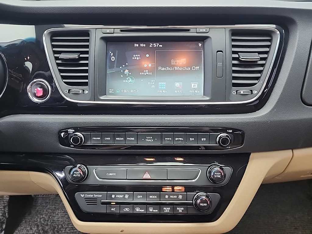 KIA Carnival - Vista 10