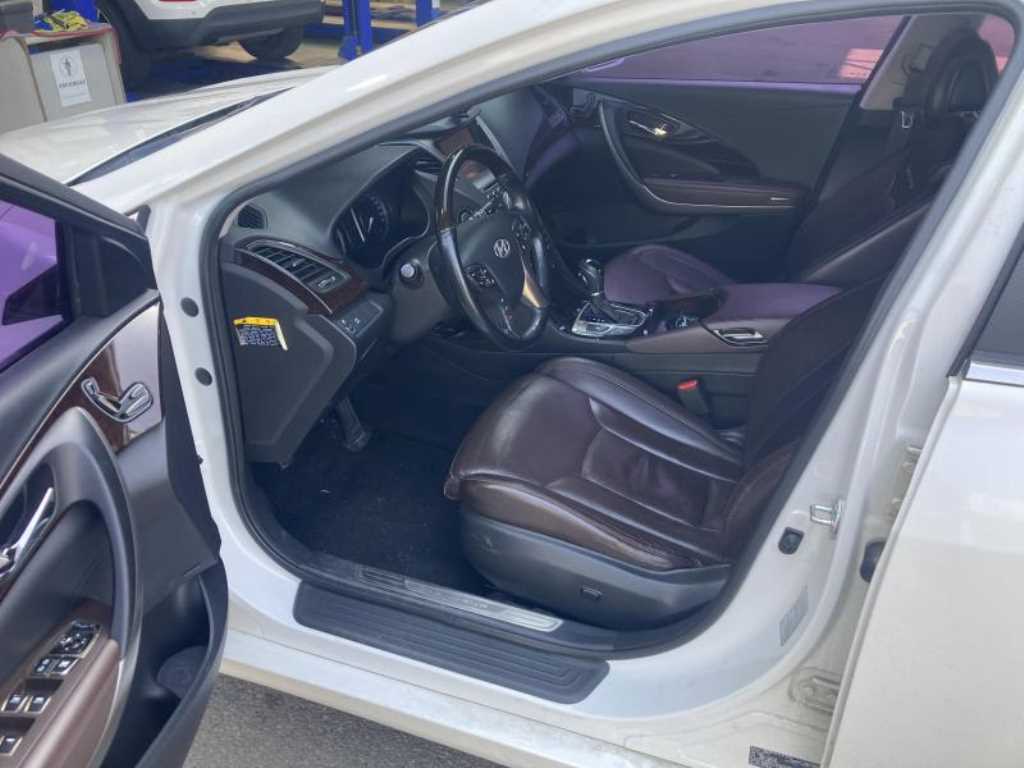 HYUNDAI Grandeur - Vista 7