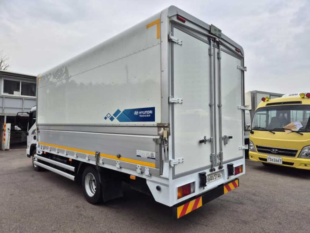 medium and large cargo truck - Vista 4