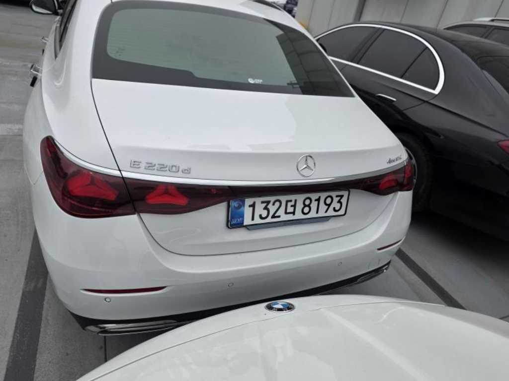 Mercedes Benz E class - Vista 5