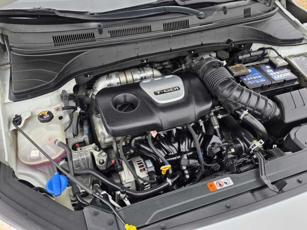 HYUNDAI Kona - Vista 5