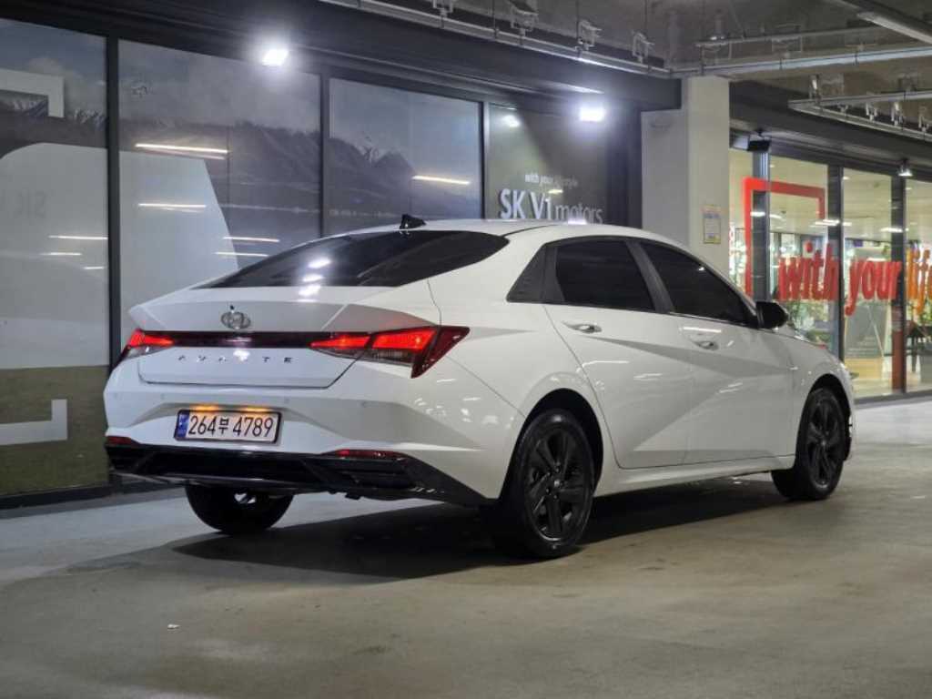 HYUNDAI Avante - Vista 4