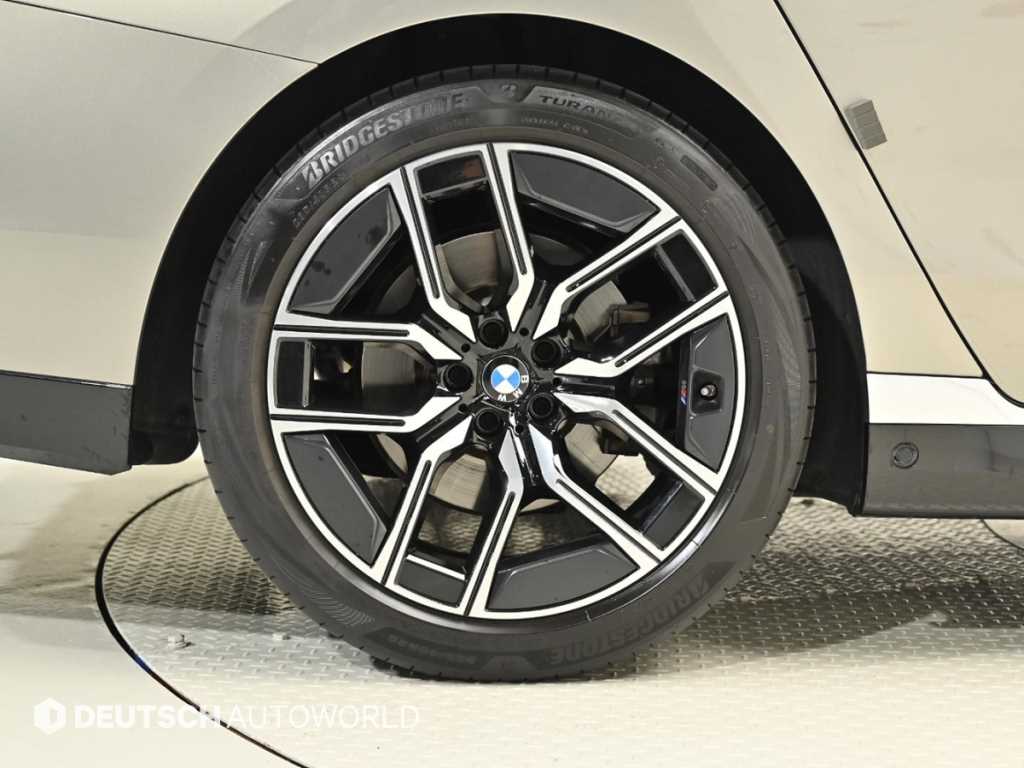 BMW 7 Series - Vista 5