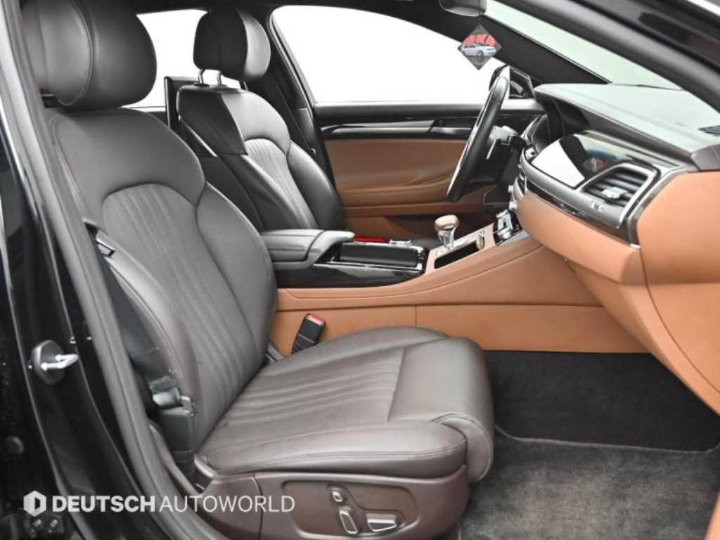 Genesis G90 - Vista 10