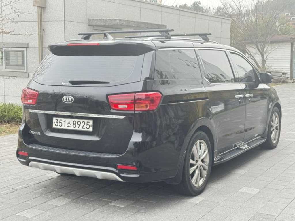 KIA Carnival - Vista 4