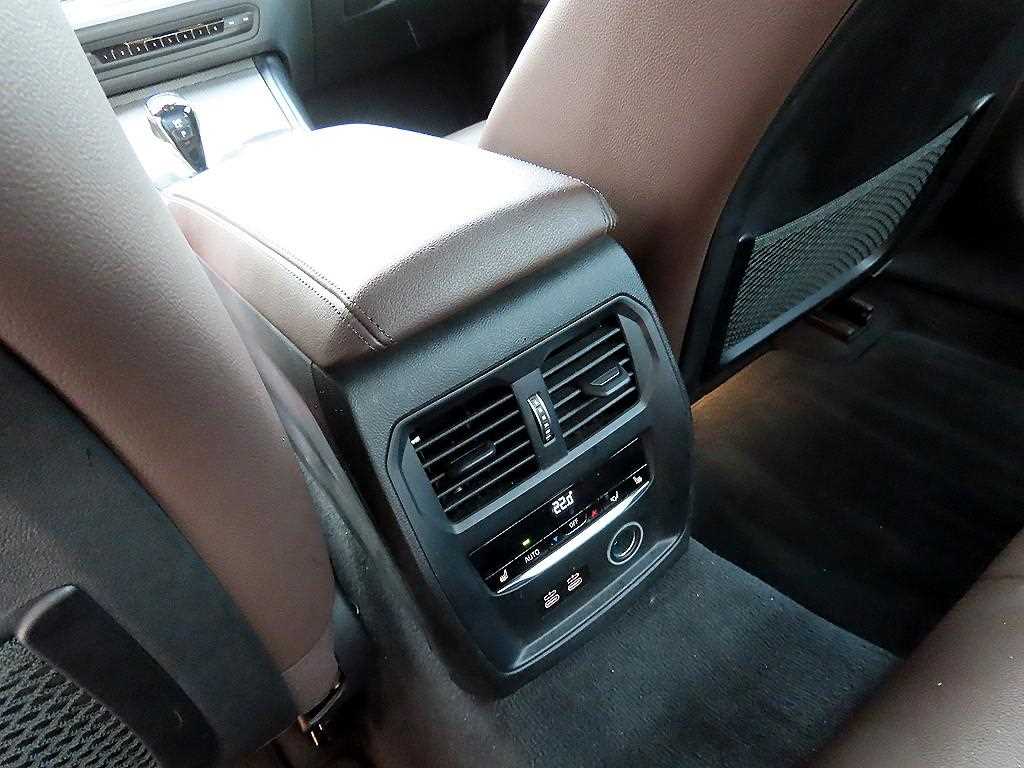 BMW 3 series 2019 Negro - Importación desde Corea - HF Imports Iquique - Foto 17