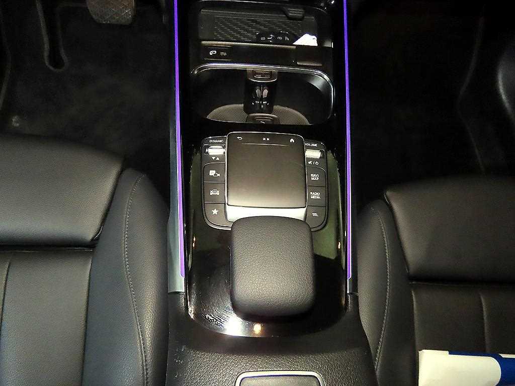 Mercedes Benz GLB Class - Vista 12