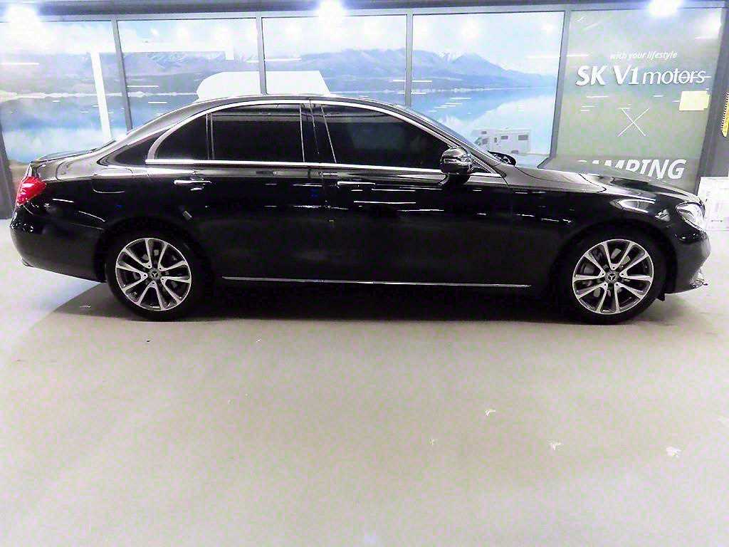 Mercedes Benz E class - Vista 3