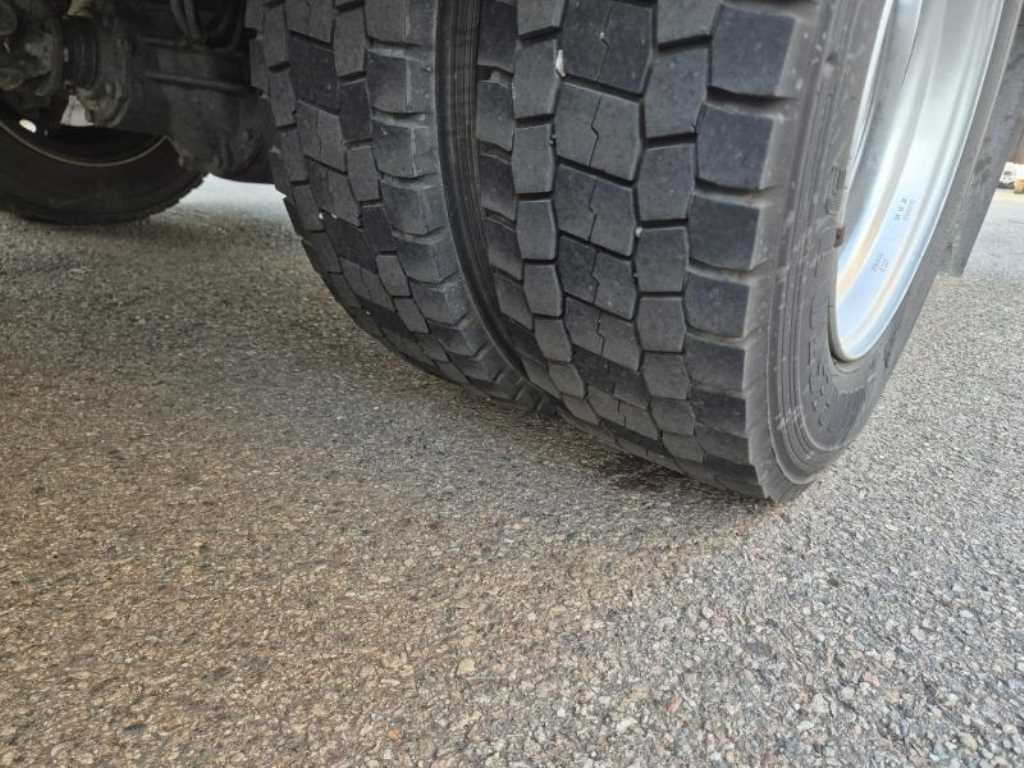 medium and large cargo truck - Vista 10